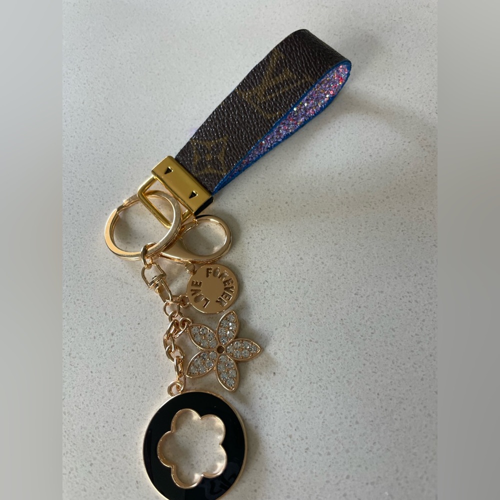 Designer Floral Keychain - Picture 5 of 7